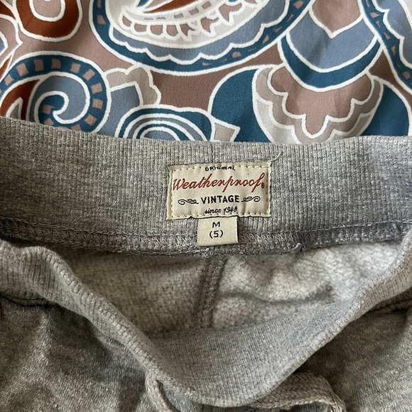 Boys size 5 grey sweatpants - Picture 2 of 4